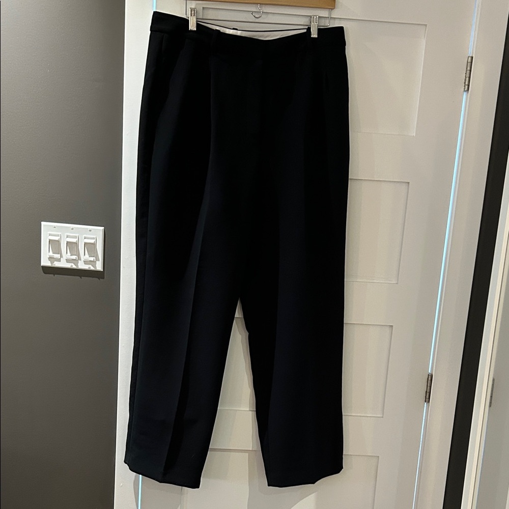 Aritzia Effortless Women's Black Dress Pants